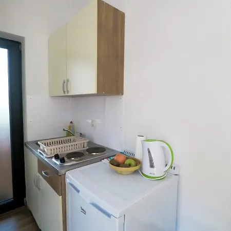 Beekeeping Kojek Apartman *